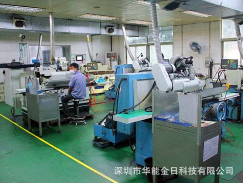 精密加工是现代制造业不可或缺的一部分，它关乎产品的质量与精度。那么，如何选择合适的精密加工设备呢？让我们一起来探讨这个问题。